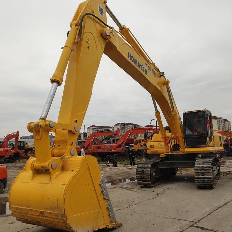 Использованный малый экскаватор Komatsu с оригинальным двигателем и емкостью 0.3 м3 в Дубае