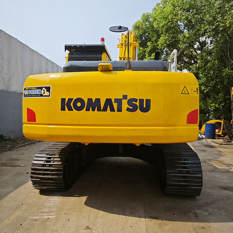 Использованный малый экскаватор Komatsu с оригинальным двигателем и емкостью 0.3 м3 в Дубае