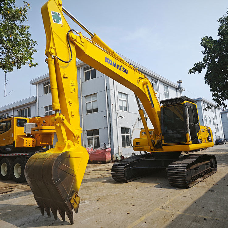 Использованный малый экскаватор Komatsu с оригинальным двигателем и емкостью 0.3 м3 в Дубае