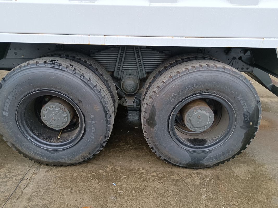 Подержанный Sinotruk Howo 6*4 с двигателем WEICHAI и хорошими габаритами грузового бака
