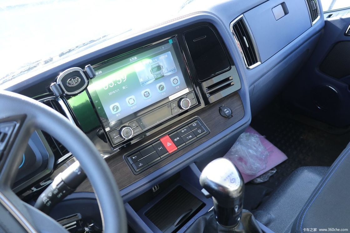 200 л.с. FAW 4x2 с подкатывающим двигателем с ручной трансмиссией и высокомощным топливным баком