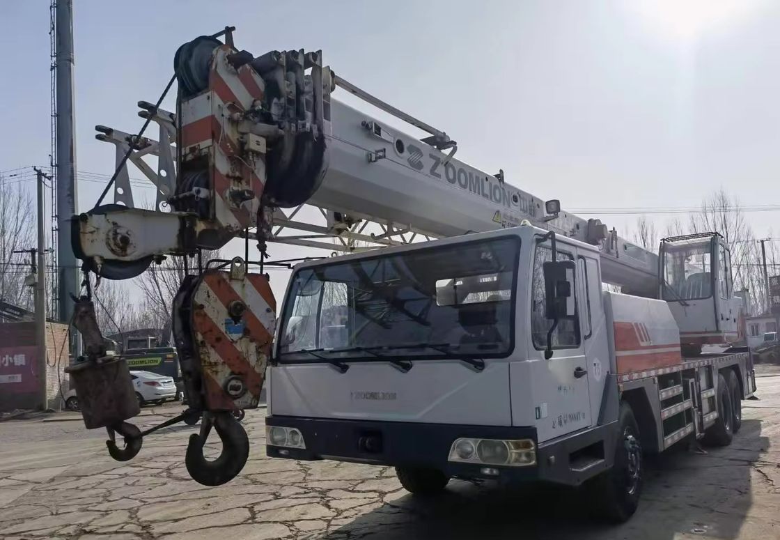 37% Максимальный уровень восхождения Мобильный грузовик 50 тонн QY25V Zoomlion Использованный грузовик