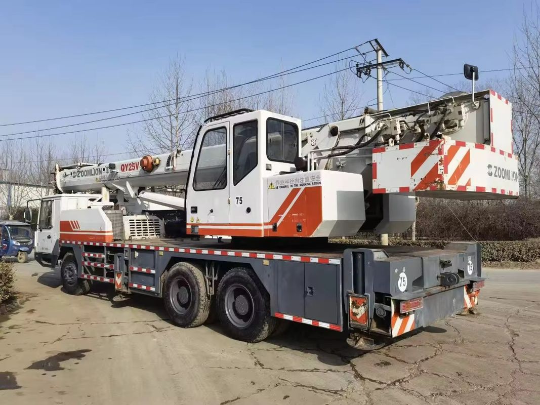 37% Максимальный уровень восхождения Мобильный грузовик 50 тонн QY25V Zoomlion Использованный грузовик