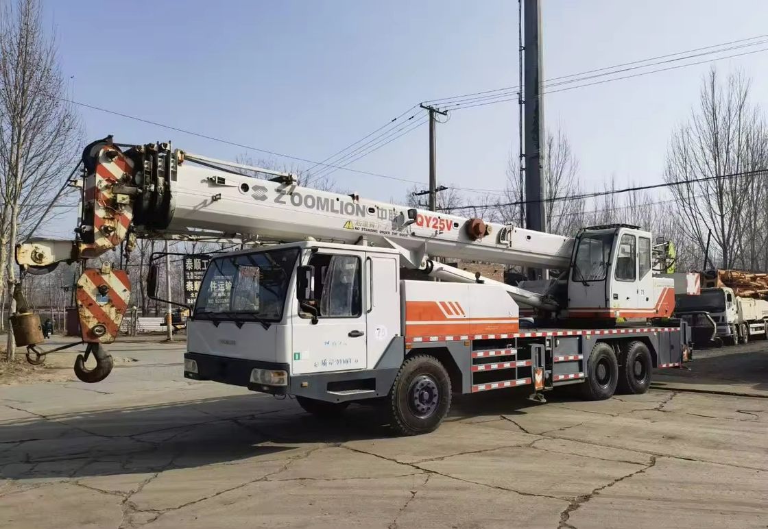 37% Максимальный уровень восхождения Мобильный грузовик 50 тонн QY25V Zoomlion Использованный грузовик