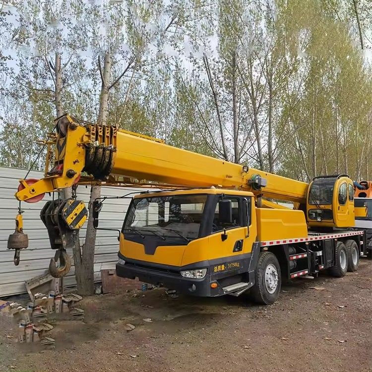 300-тонный мобильный кран Кран для грузовиков Zoomlion используется 44 Max. Подъемная нагрузка Китайский телескопический