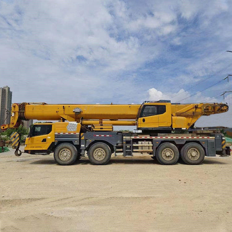 300-тонный мобильный кран Кран для грузовиков Zoomlion используется 44 Max. Подъемная нагрузка Китайский телескопический