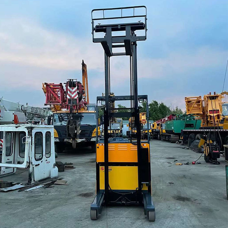 В хорошем состоянии, использованный 1000 кг электрический вилочный погрузчик TCM мощностью 3 тонны с электромотором