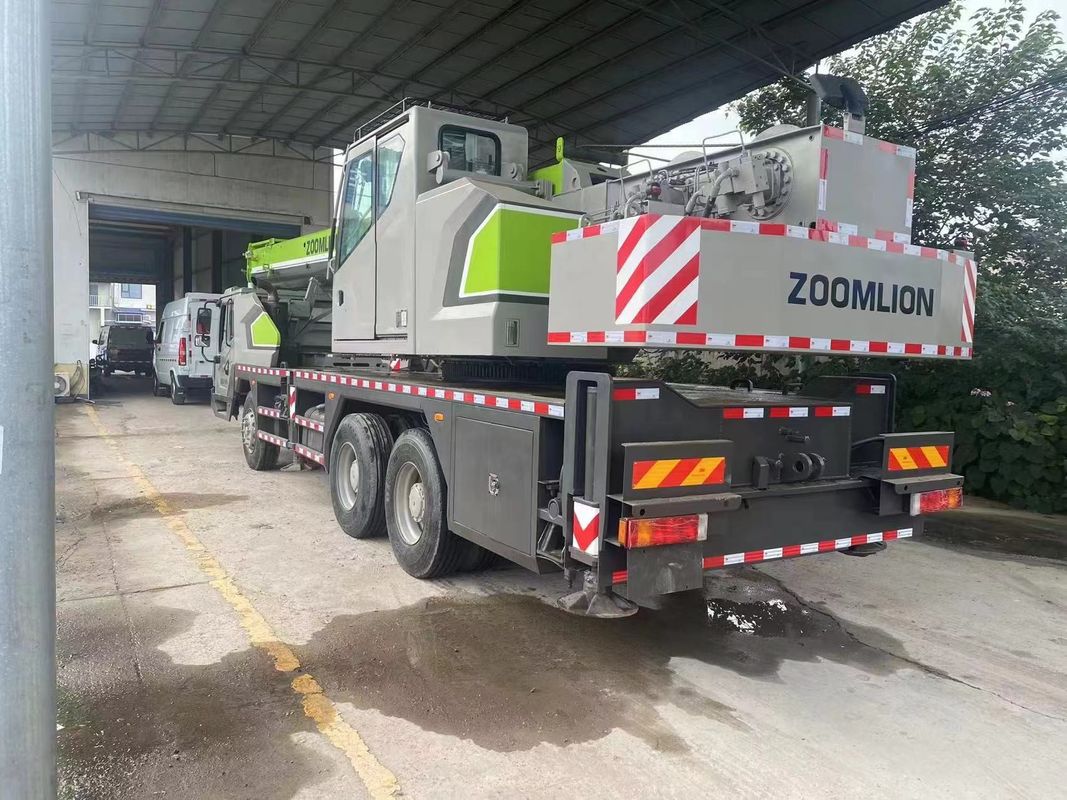 Грузовик Zoomlion Mobile Crane 25T Использованный кран с максимальной грузоподъемностью 25TON.