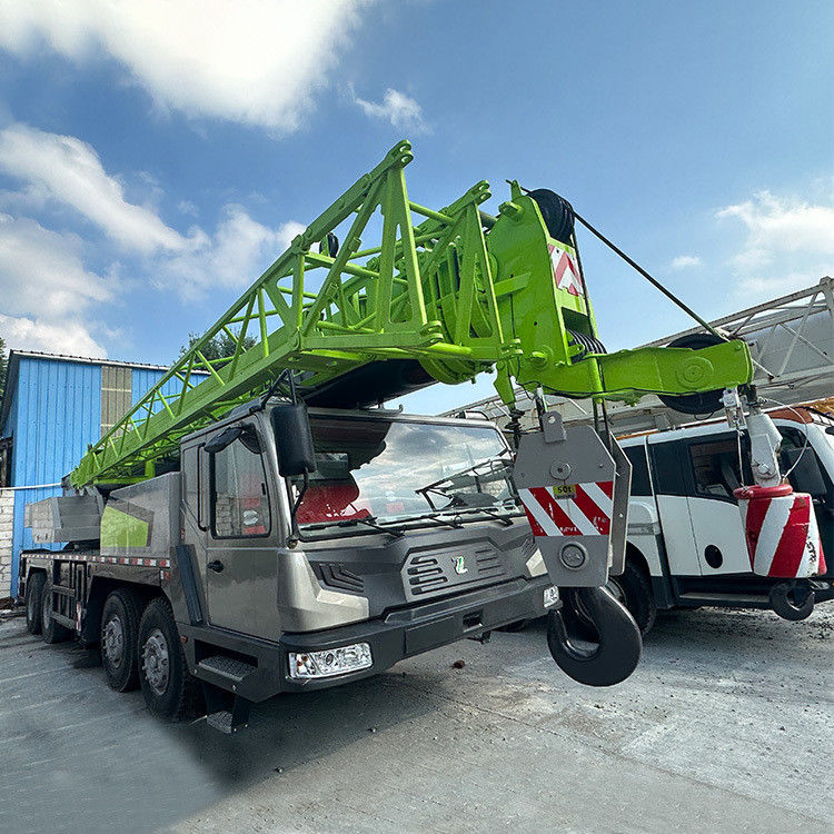 Телескопический прямой бум кран 50 тонн 55 тонн ZTC550 Подержанный грузовик-кран с небольшим весом