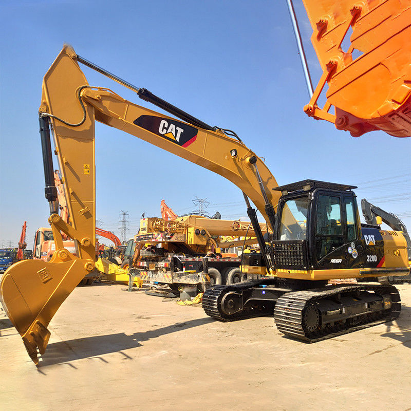 Использованный экскаватор CAT 320D грузоподъемностью 20 тонн с топливным баком 410 л и емкостью ведра 1 м3