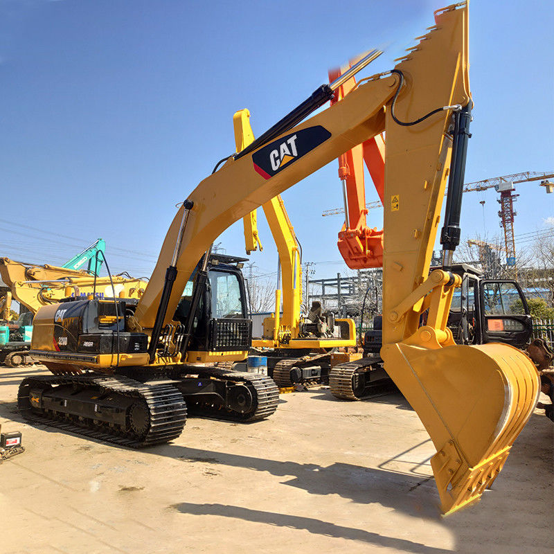 Использованный экскаватор CAT 320D грузоподъемностью 20 тонн с топливным баком 410 л и емкостью ведра 1 м3