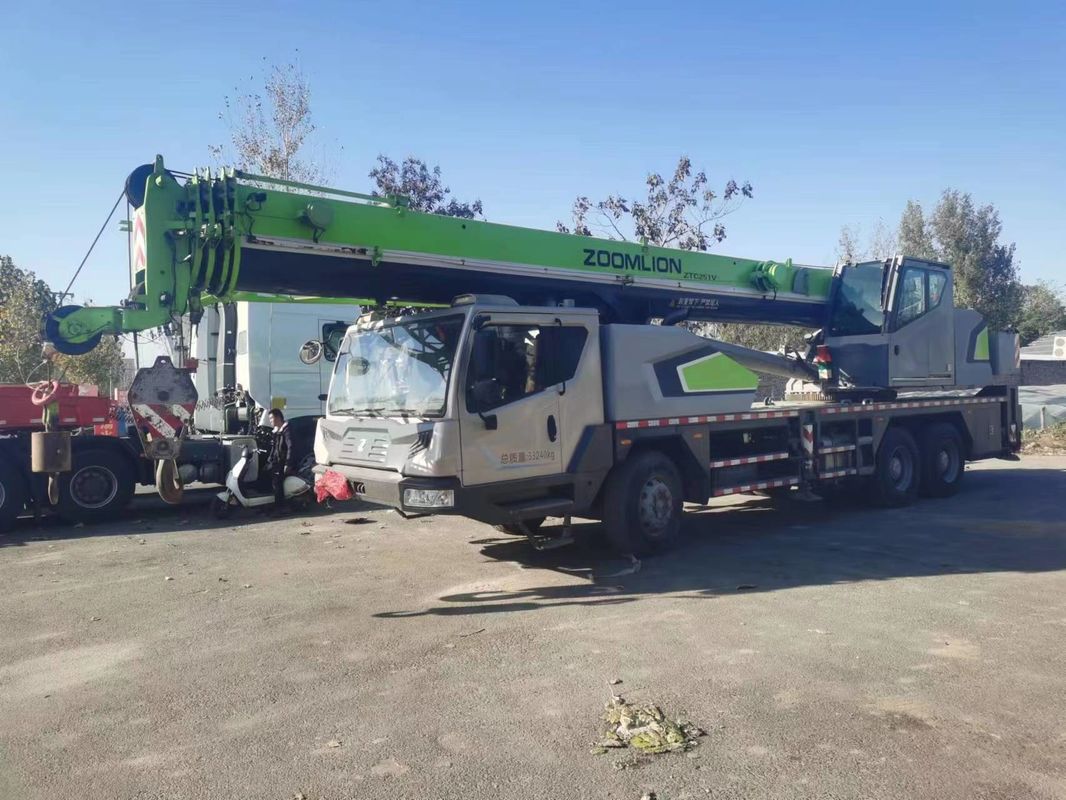 Хороший грузовой кран Zoomlion весом 25 тонн с экологически чистой конструкцией и максимальной скоростью 80 км/ч