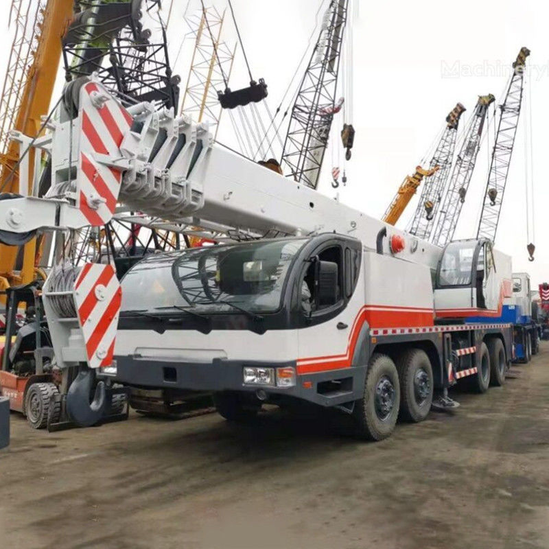 Китайские производители продают кран Zoomlion QY50 с рабочим временем 40001-50000 часов и складной функцией