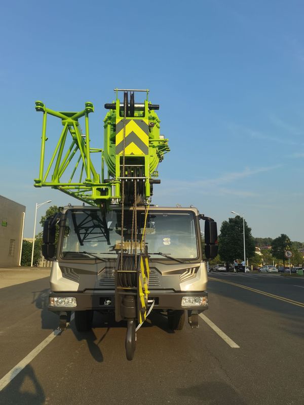 Zoomlion 20 тонн 25 тонн 50 тонн грузовик кран идеально подходит для строительных проектов в Малайзии