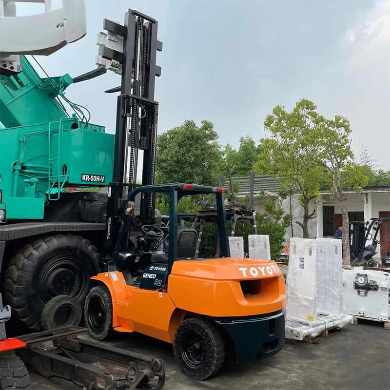 Использованный 5-тонный дизельный вилочный погрузчик с автоматической коробкой передач 4-х колесным приводом и шириной вилки 125