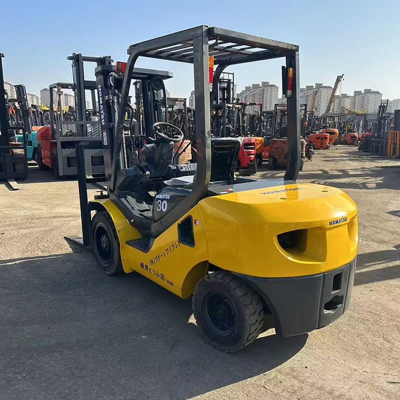 3 тонны дизельного топлива Япония Использованный вилочный погрузчик Komatsu FD30T Лучший вариант с типом двигателя 4D94E