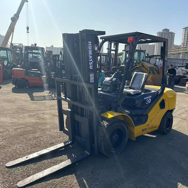 3 тонны дизельного топлива Япония Использованный вилочный погрузчик Komatsu FD30T Лучший вариант с типом двигателя 4D94E