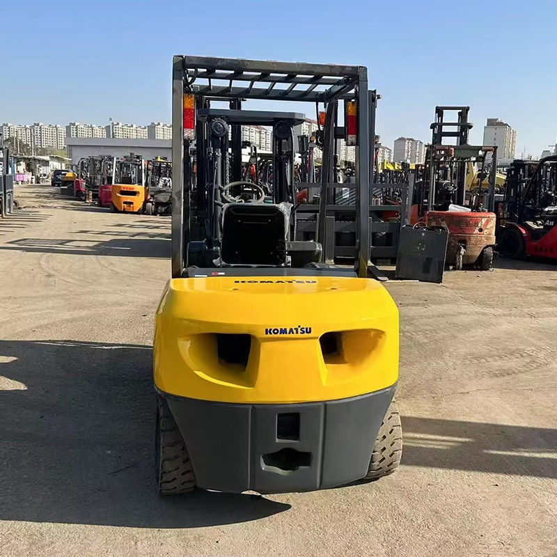 3 тонны дизельного топлива Япония Использованный вилочный погрузчик Komatsu FD30T Лучший вариант с типом двигателя 4D94E