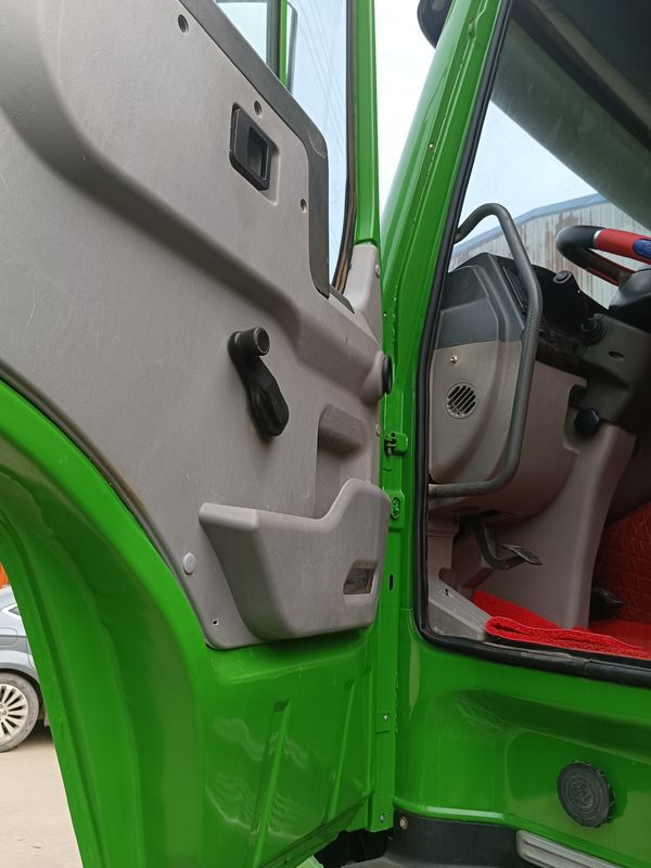 Подержанный Sinotruck 6x4 371hp 30tons Howo Tipper Dump Truck с ручной трансмиссией