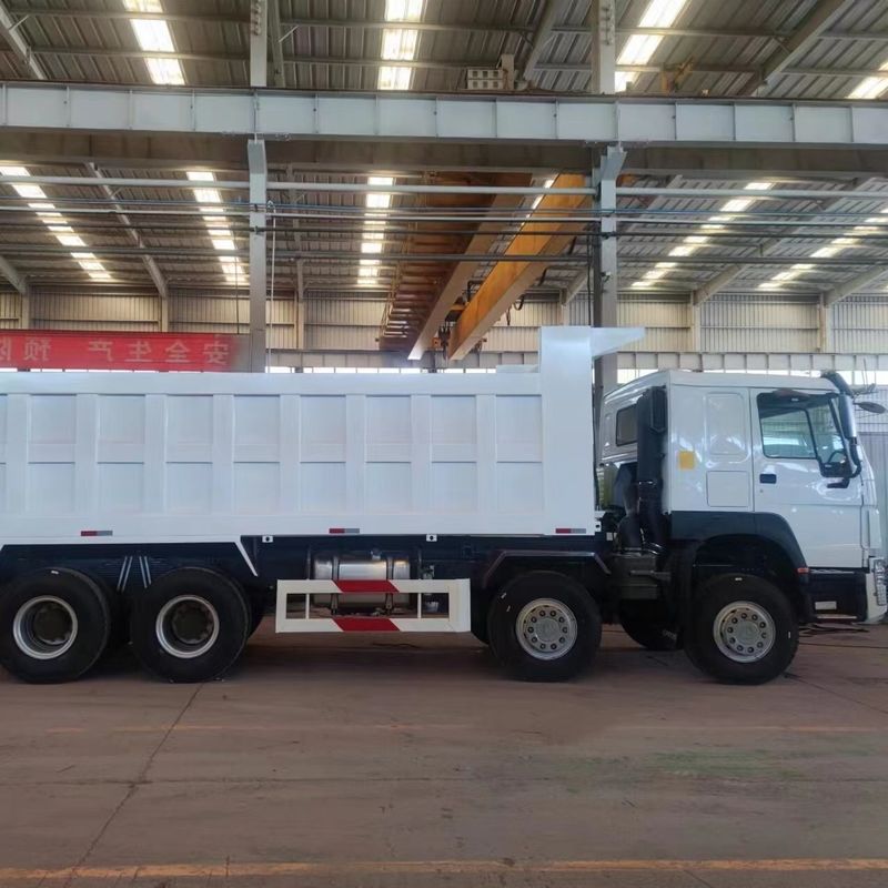 Howo 8x4 LHD Dump Tipper Truck с максимальным крутящим моментом 500-1000Nm и мощностью двигателя 6-8L