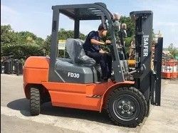 Дизельный вилочный погрузчик FD30 весом 4300 кг и шириной вилки 125 мм с двигателем Isuzu