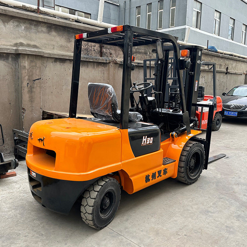 3 тонны дизельных вилочных погрузчиков для отелей 4 x 4 подъем 3 м Высота подъема 1070 мм Длина вилки