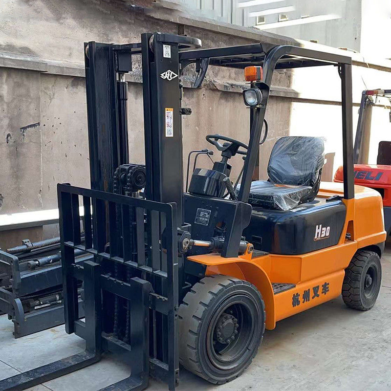 3 тонны дизельных вилочных погрузчиков для отелей 4 x 4 подъем 3 м Высота подъема 1070 мм Длина вилки