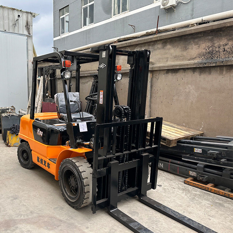 3 тонны дизельных вилочных погрузчиков для отелей 4 x 4 подъем 3 м Высота подъема 1070 мм Длина вилки