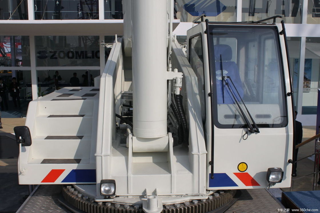 80 тонн Подержанный крановый станок Zoomlion Крановый грузовик x3000 Подъемное оборудование для рынка ОАЭ