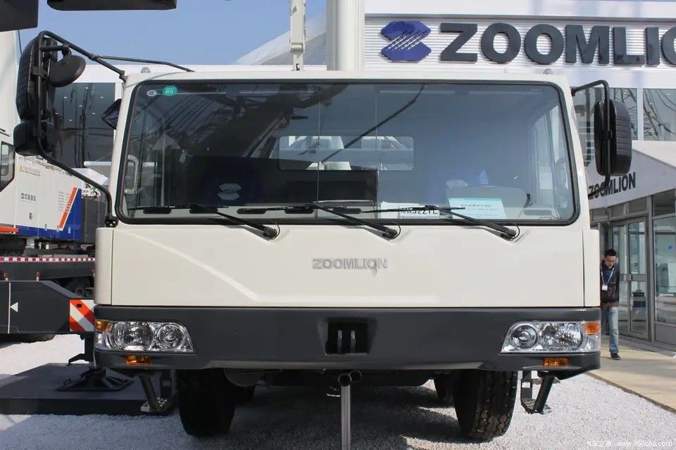 Подержанный грузовик Zoomlion 80 тонн х3000 Макс. Высота подъема 42,3 М Рабочие часы 2001-4000