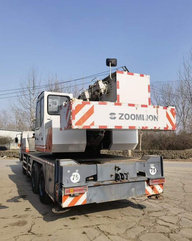 Подержанный грузовик Zoomlion 80 тонн х3000 Макс. Высота подъема 42,3 М Рабочие часы 2001-4000