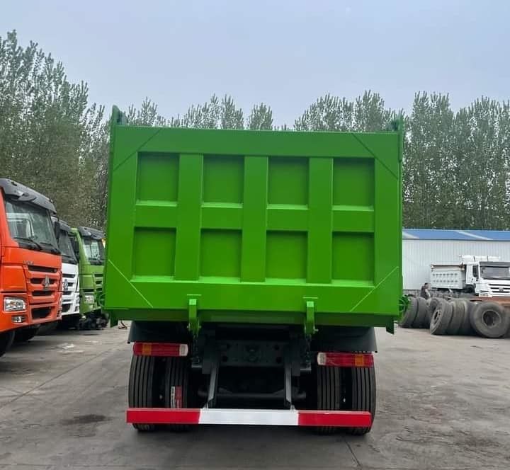 371 л.с./336 л.с./420 л.с. Подержанный грузовик Howo 8x4 с ручной коробкой передач