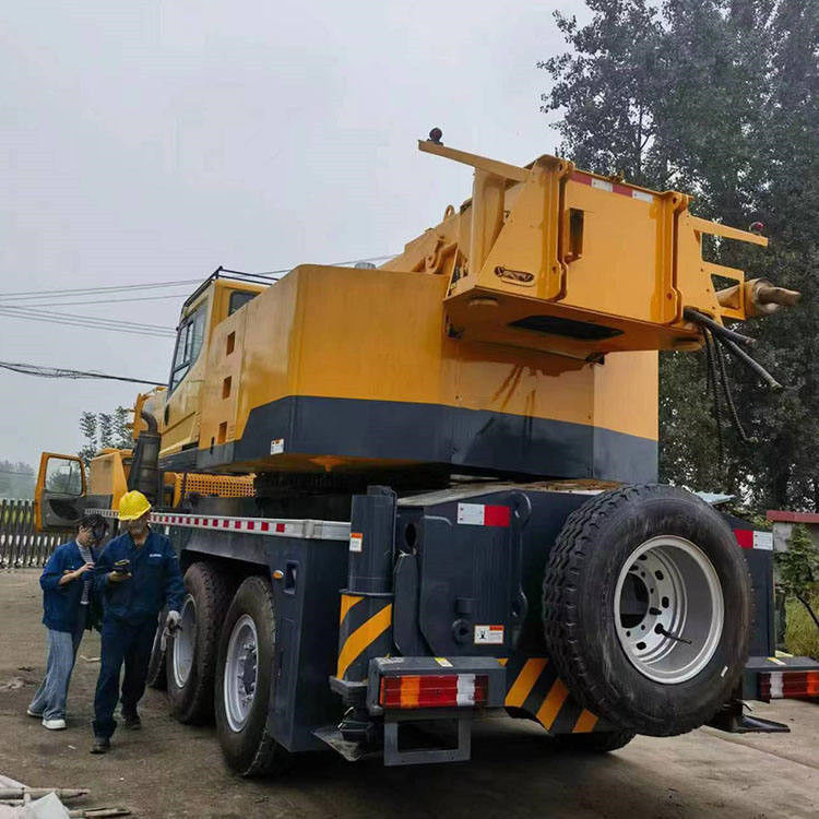 Использованный QY100 100 тонн телескопический грузовик 58000 кг Вес 2001-4000 рабочих часов