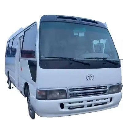 Доступный левоуправляемый автобус Toyota Coaster с шинами 9.00R20 и мощностью 113/5200