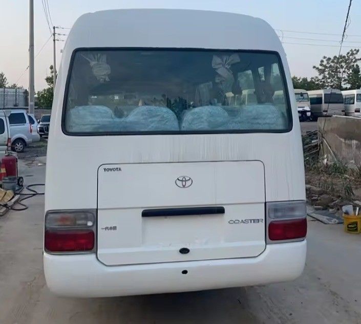 Доступный левоуправляемый автобус Toyota Coaster с шинами 9.00R20 и мощностью 113/5200