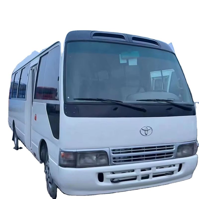 Автобус Toyota Coaster с левым приводом с шинами 9.00R20 и двигателем емкостью 4 л