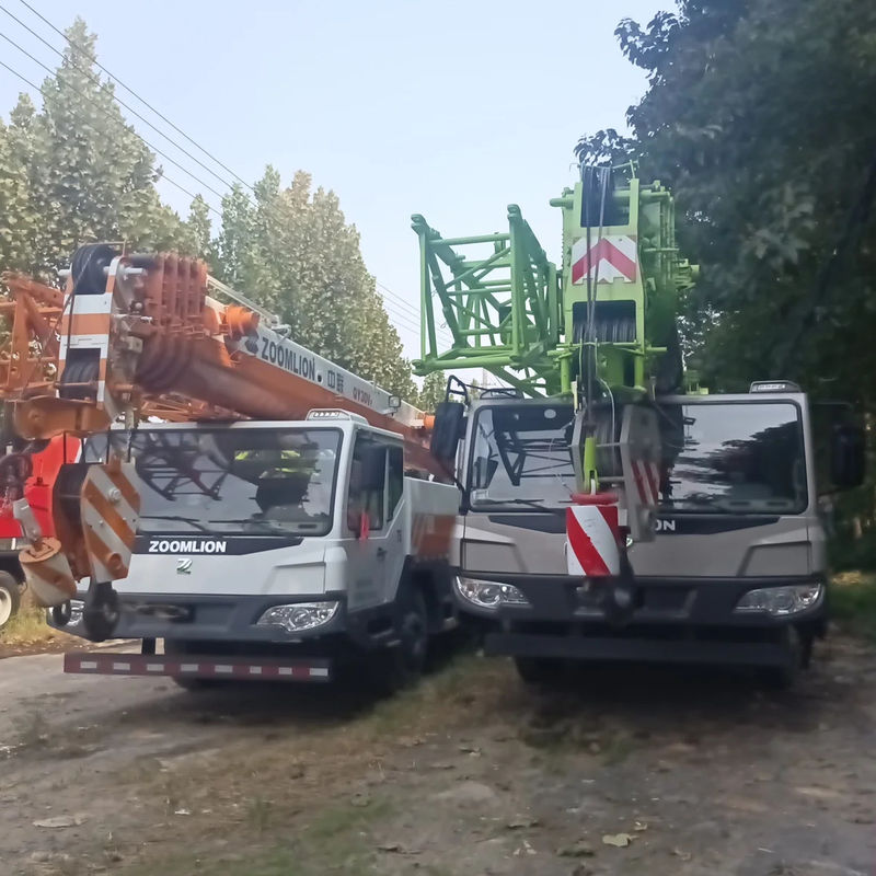 Использованный машинный кран Тип телескопический прямой бум кран 50 тонн 55 тонн грузовик кран Zoomlion