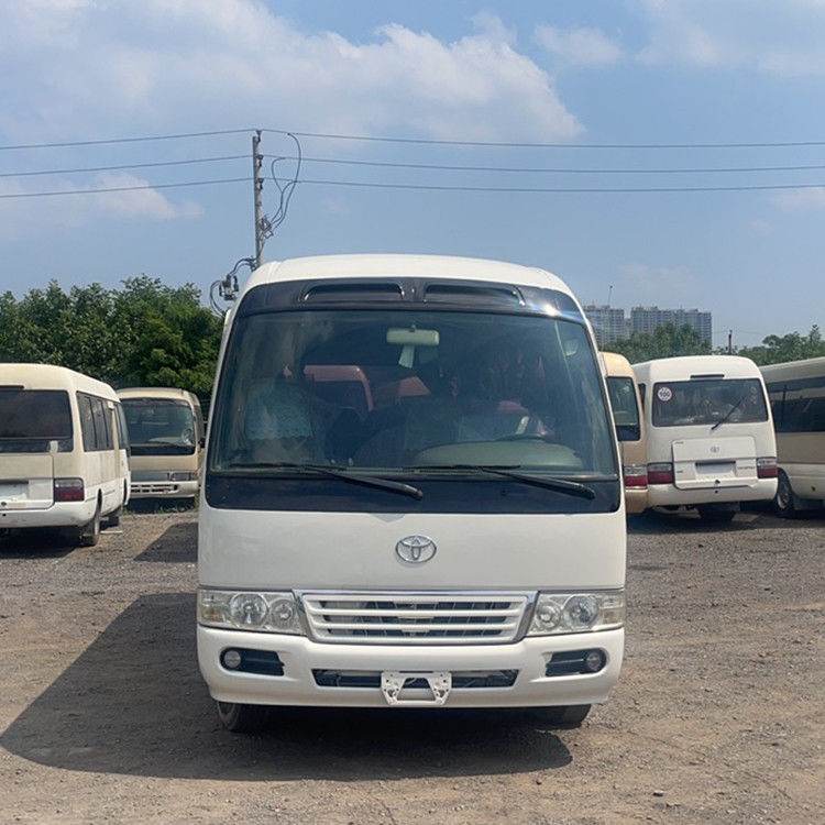 Автобус Toyota Coaster с левым приводом 26 мест и 30 мест Мини-автобус с двигателем вместимостью 4 л