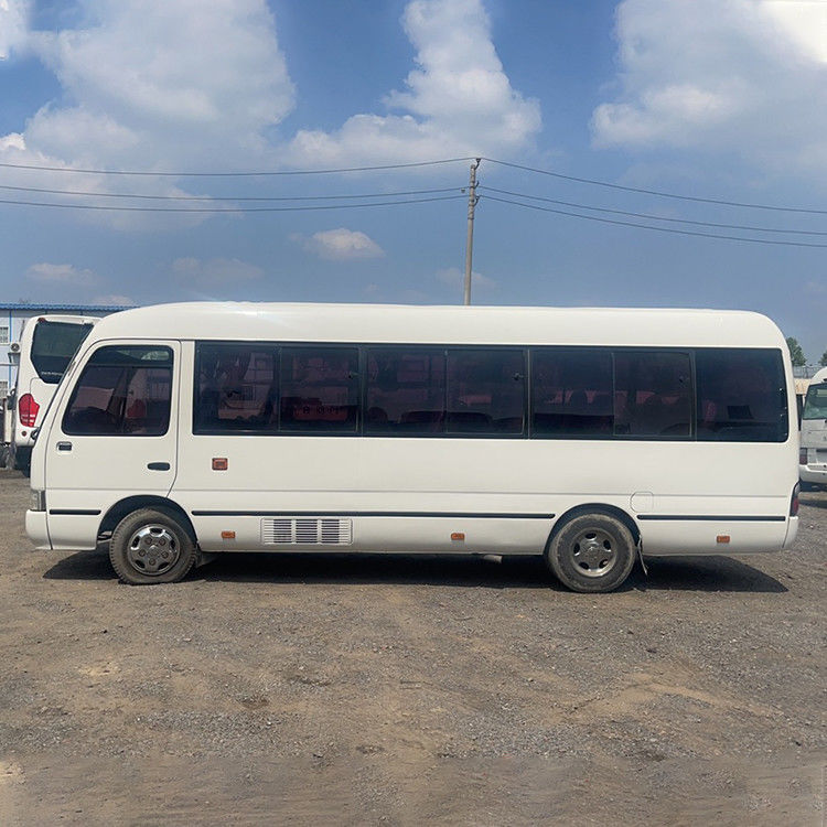 Автобус Toyota Coaster с левым приводом 26 мест и 30 мест Мини-автобус с двигателем вместимостью 4 л