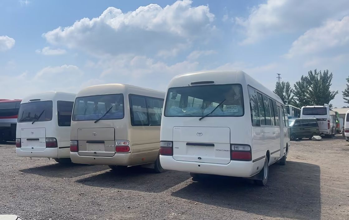 Автобус Toyota Coaster с дизельным двигателем с 23-30 местами по доступной цене и вместимостью