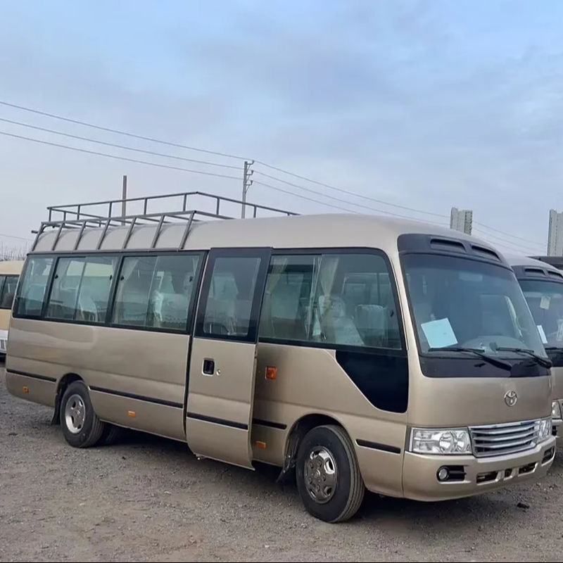 Автобус с дизельным двигателем 23-30 мест, в хорошем состоянии, вместимостью 6-8 л.