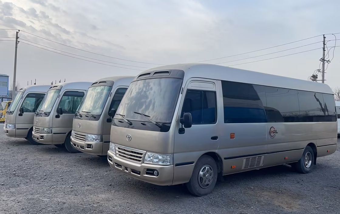 Автобус с дизельным двигателем 23-30 мест, в хорошем состоянии, вместимостью 6-8 л.