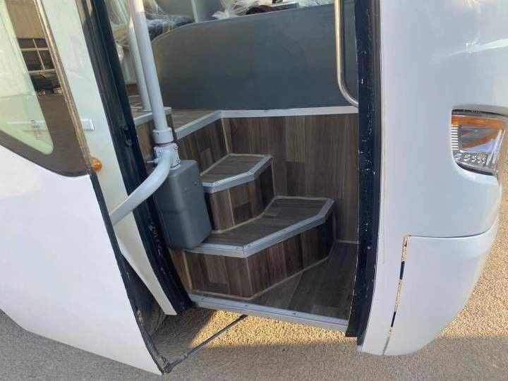 Подержанный автобус Higer Luxury Coach 30 мест Дизельный двигатель Городской автобус в отличном состоянии