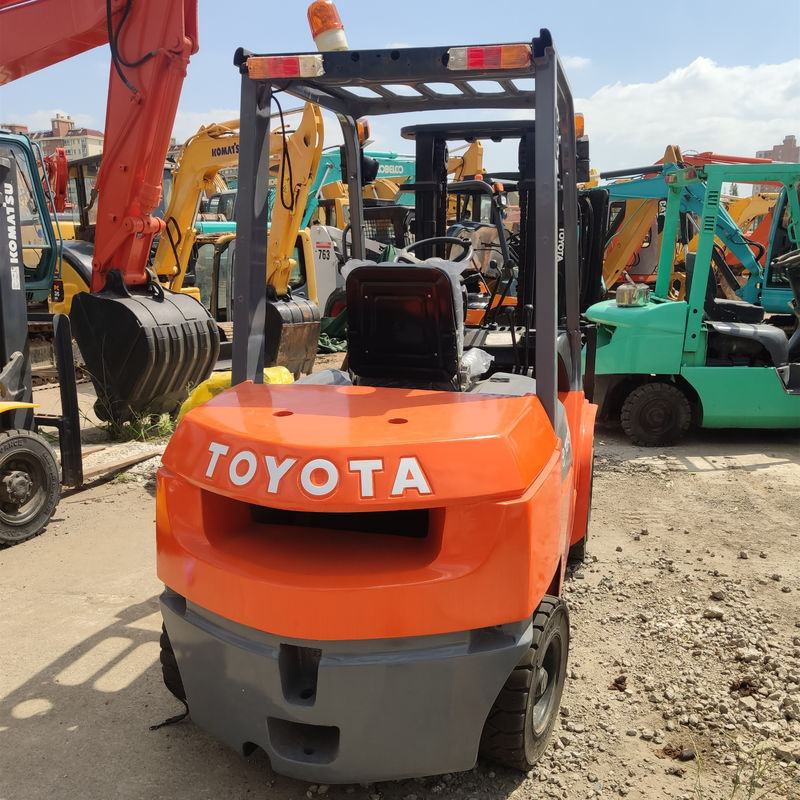 Подержанный 3-тонный дизельный вилочный погрузчик FD30 Toyota с оригинальным цветом и рабочими часами 2001-4000