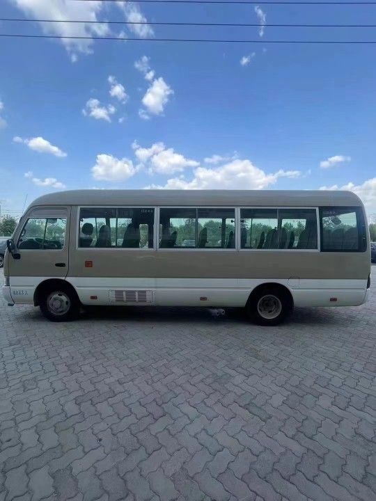 Автобус Toyota Coaster Standard Euro 3 с выбросами дизельного топлива с подержанными 30 местами 25 мест