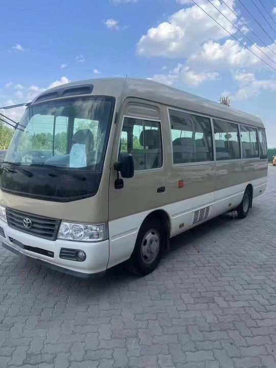 Автобус Toyota Coaster Standard Euro 3 с выбросами дизельного топлива с подержанными 30 местами 25 мест