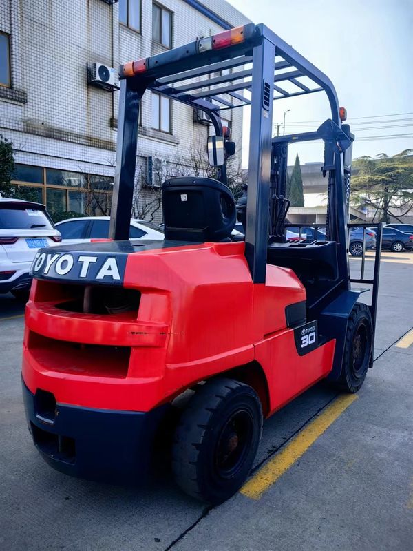 Доступный 3 тонны Toyota вилочный погрузчик 8FD30 дизель для ваших бизнес-потреблений