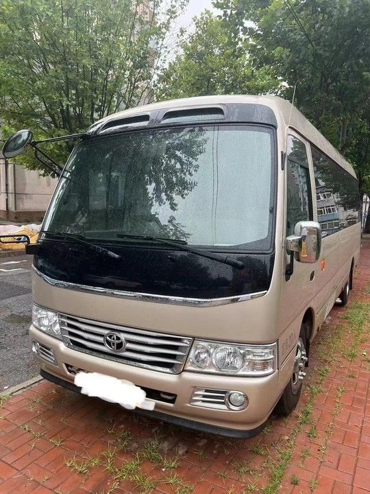 Туристический роскошный автобус Евро 3 Стандарт выбросов 2020 Toyota Coaster 30-местный Туристический автобус