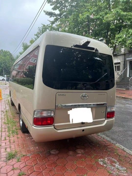 Туристический роскошный автобус Евро 3 Стандарт выбросов 2020 Toyota Coaster 30-местный Туристический автобус