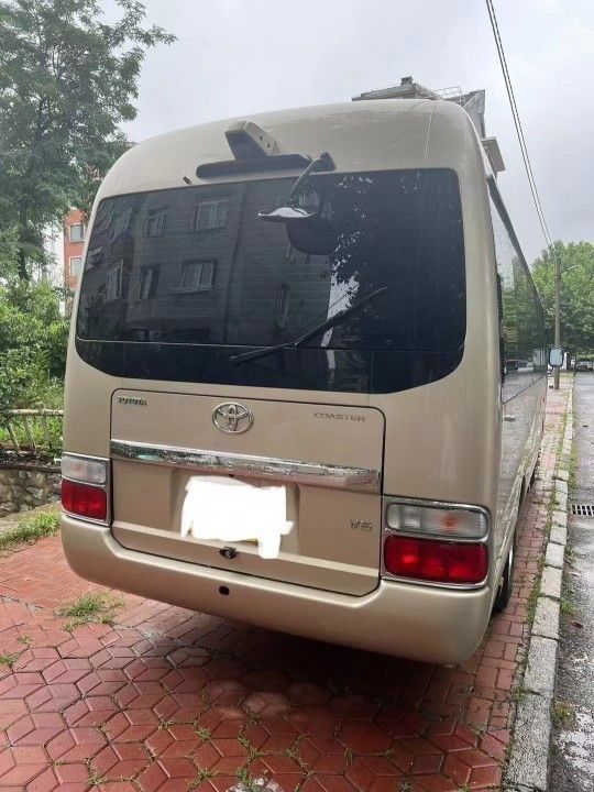 Туристический роскошный автобус Евро 3 Стандарт выбросов 2020 Toyota Coaster 30-местный Туристический автобус